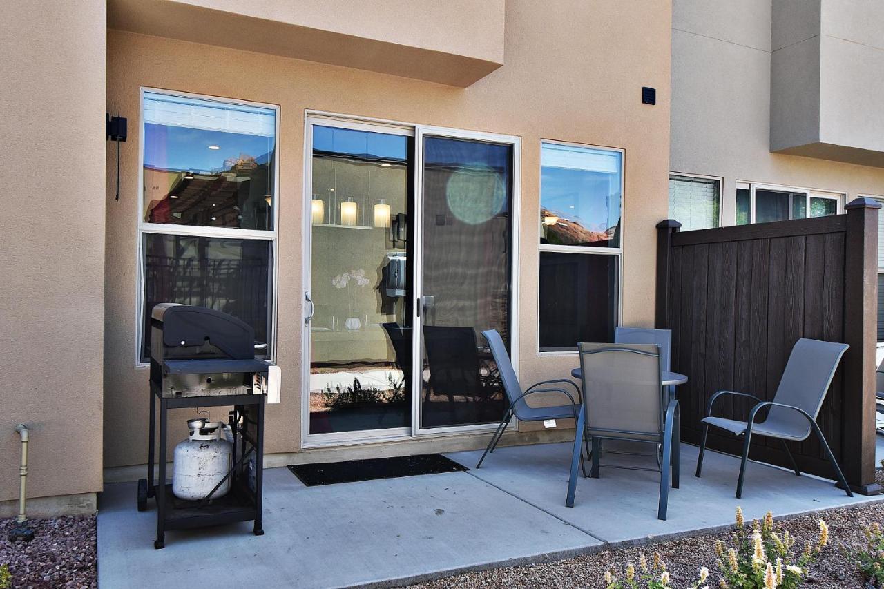 Sleeps 51, Pet Friendly, Townies, Poolside Villa Moab Exterior photo